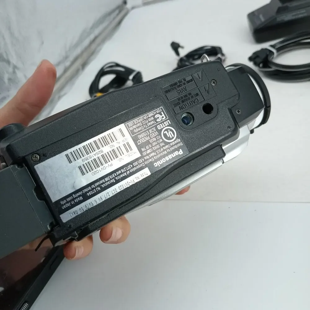 (P) Panasonic PV-DV102D MiniDV Palmcorder Camcorder Tested w/ AC Adapter